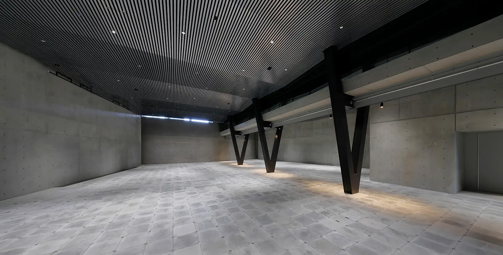 グラングリーン大阪 VS. 内観